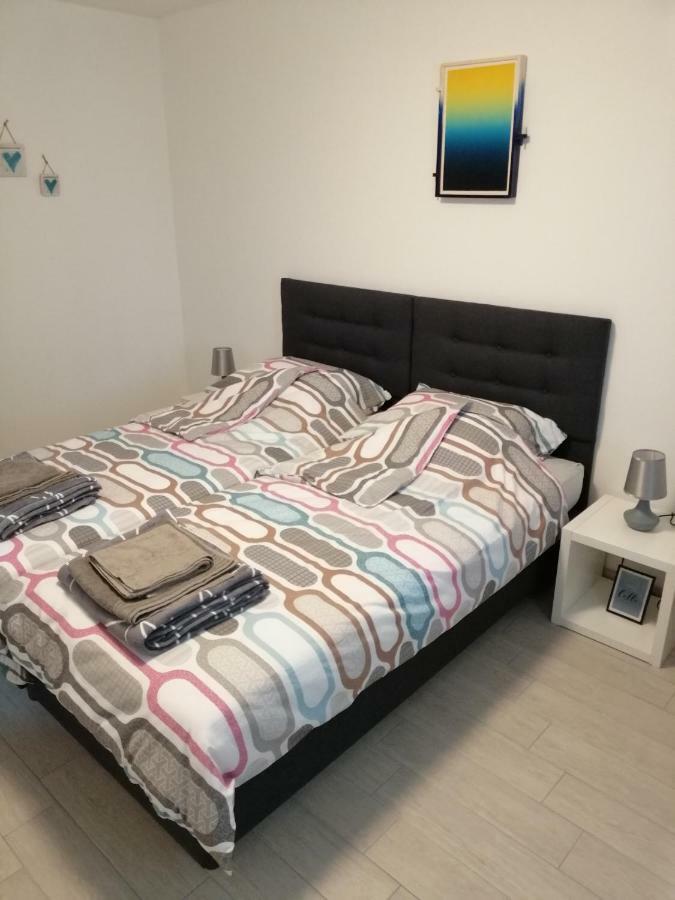 Studio Apartment Mila Pula Exterior foto
